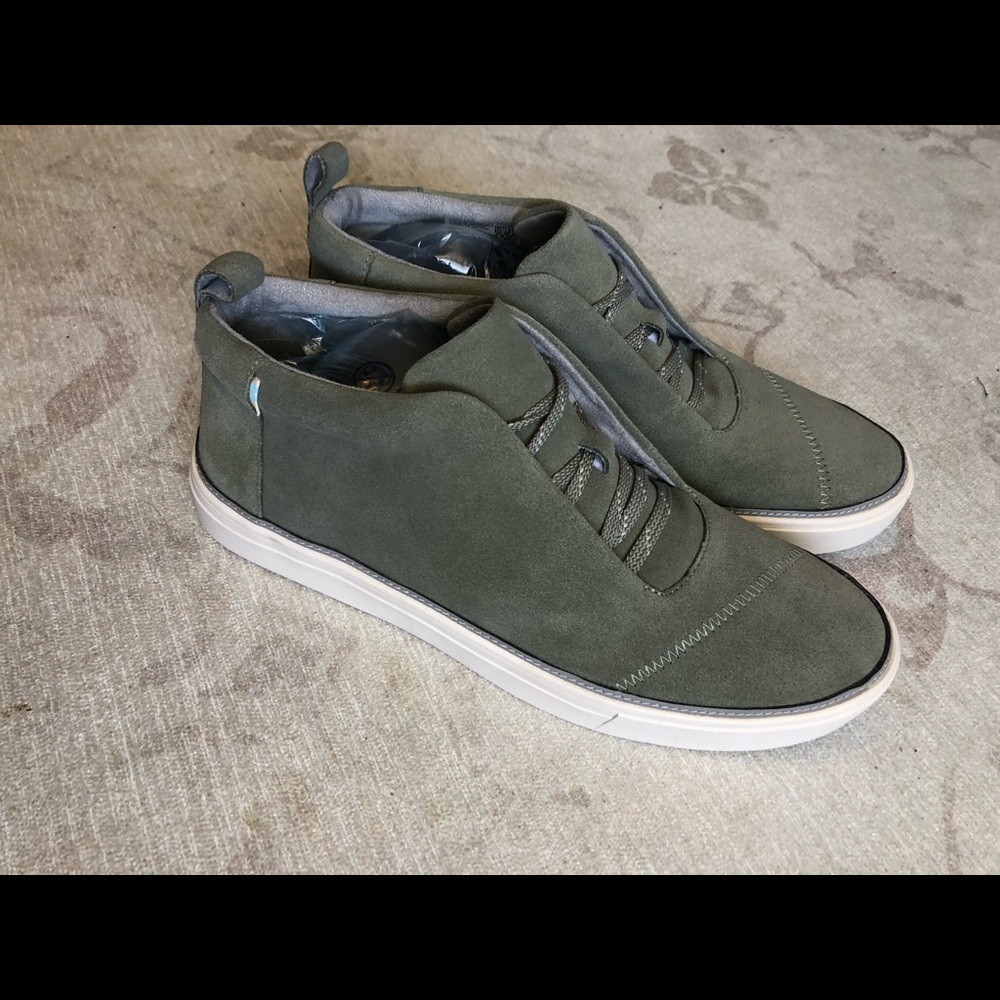 💙Woman’s Tom’s soft green suede high tops size 11 woman’s